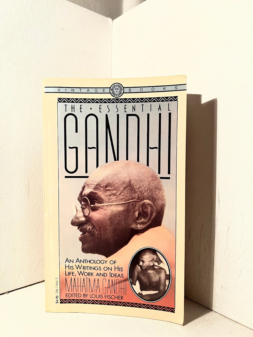 The Essential Gandhi - An Anthology of His Writings